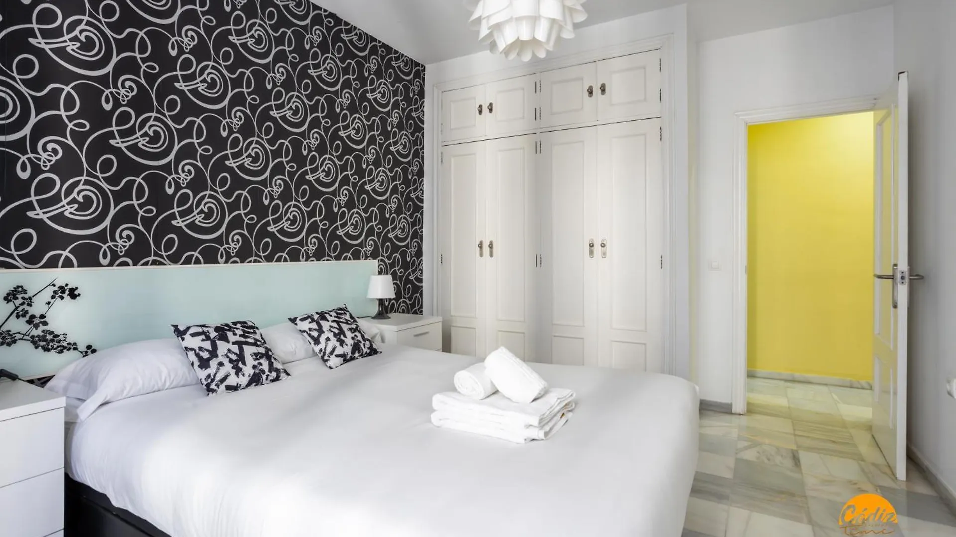 Red Home By Cadiz Time Apartment